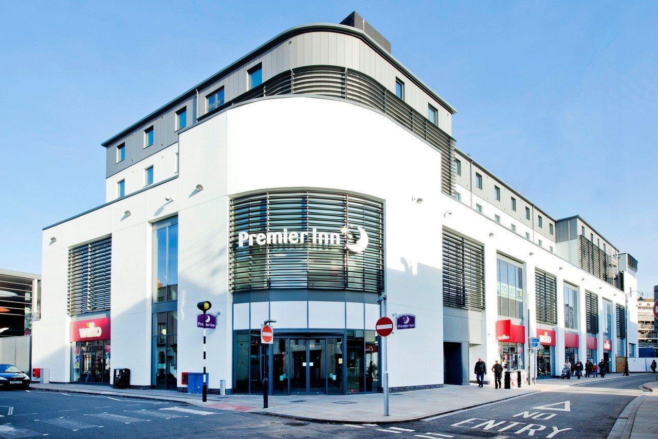 Premier Inn Cheltenham Town Centre ภายนอก รูปภาพ