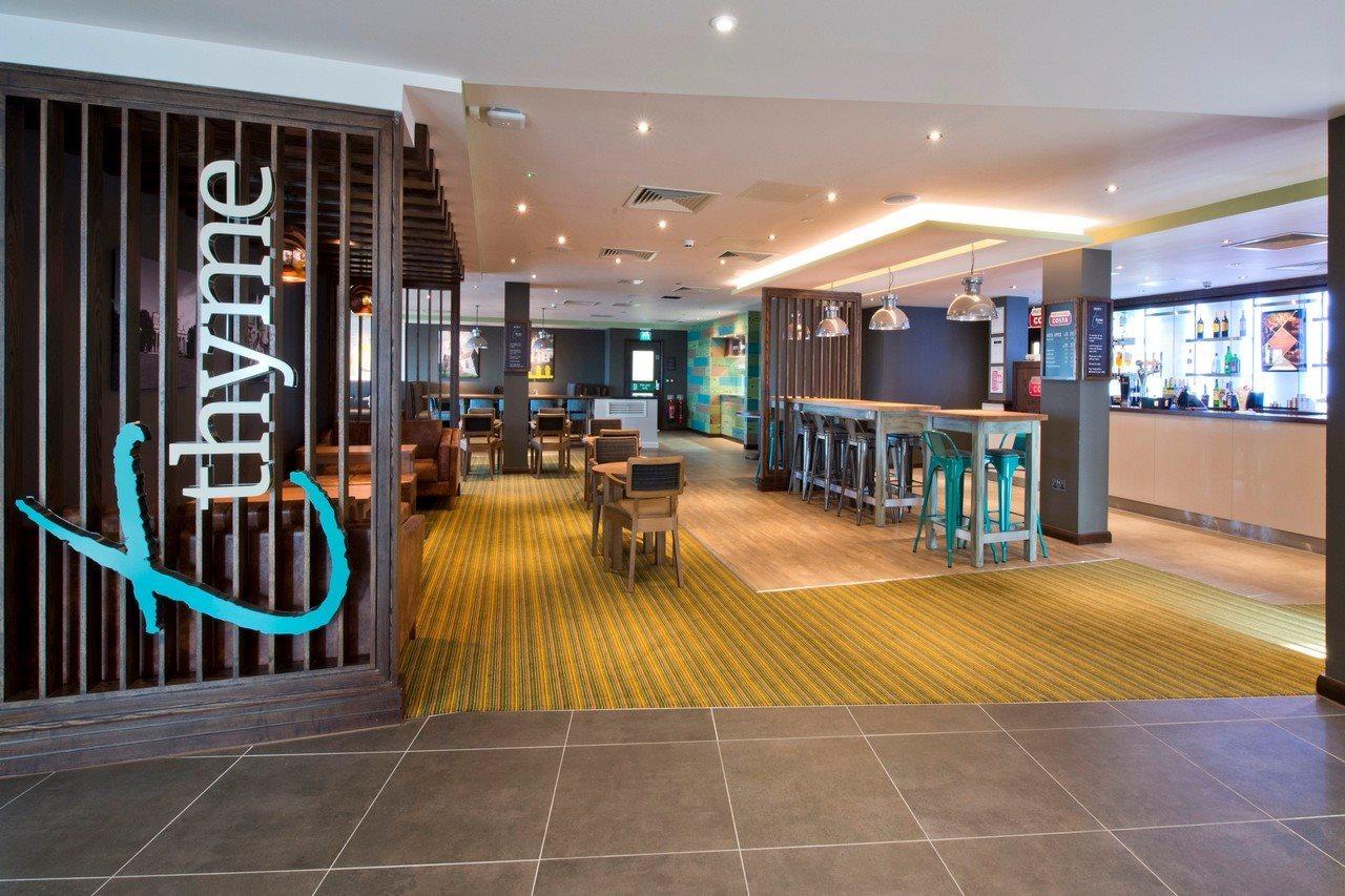 Premier Inn Cheltenham Town Centre ภายนอก รูปภาพ